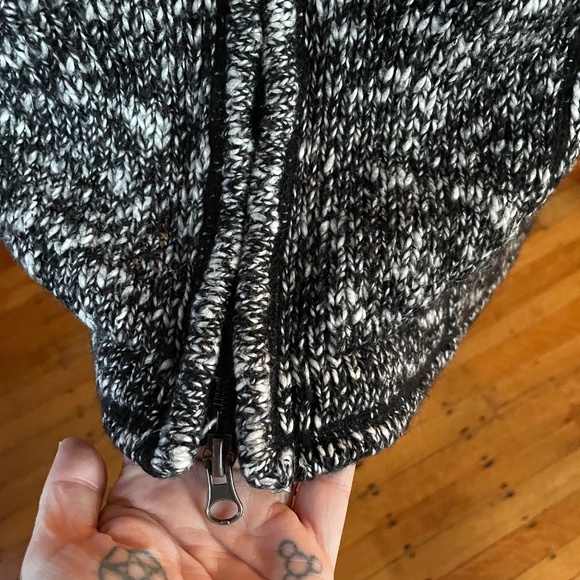 Comfy workout hoodie w/fuzzy hood (s) - Picture 5 of 7